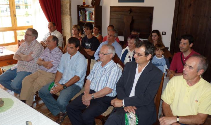 Los asistentes al acto Los asistentes al acto